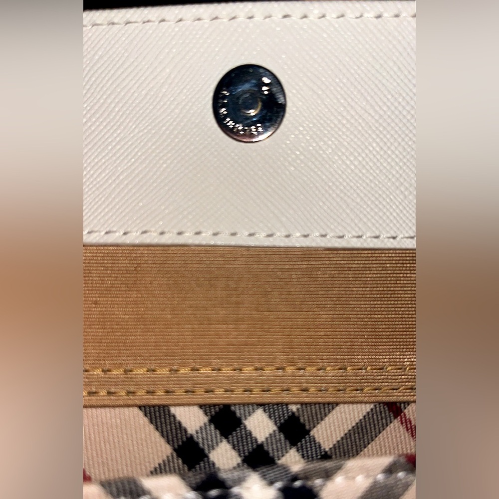 Burberry VINTAGE Beige and White Leather Nova Check Crossbody Bag
No call outs - Picture 2 of 7
